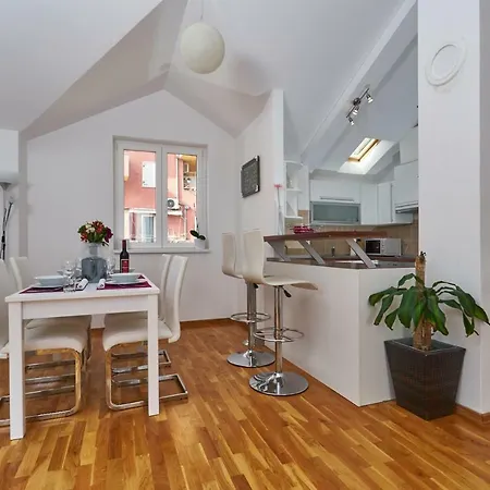 Adriatic Sea View Apartment *